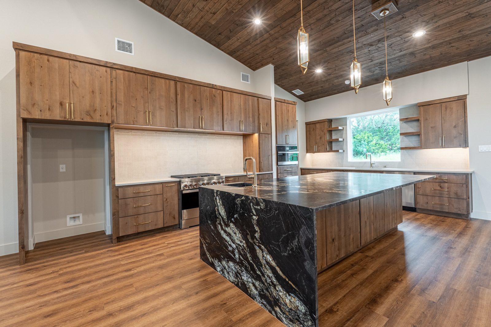 Oak & Stone Residence 3