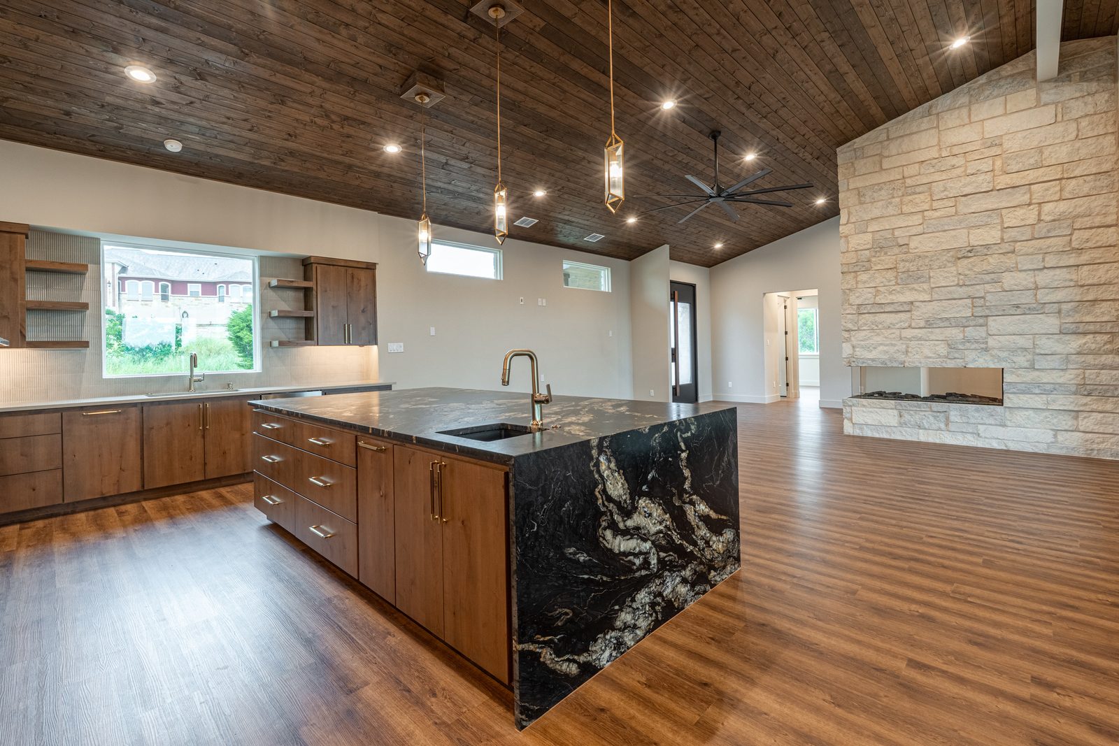 Oak & Stone Residence 5