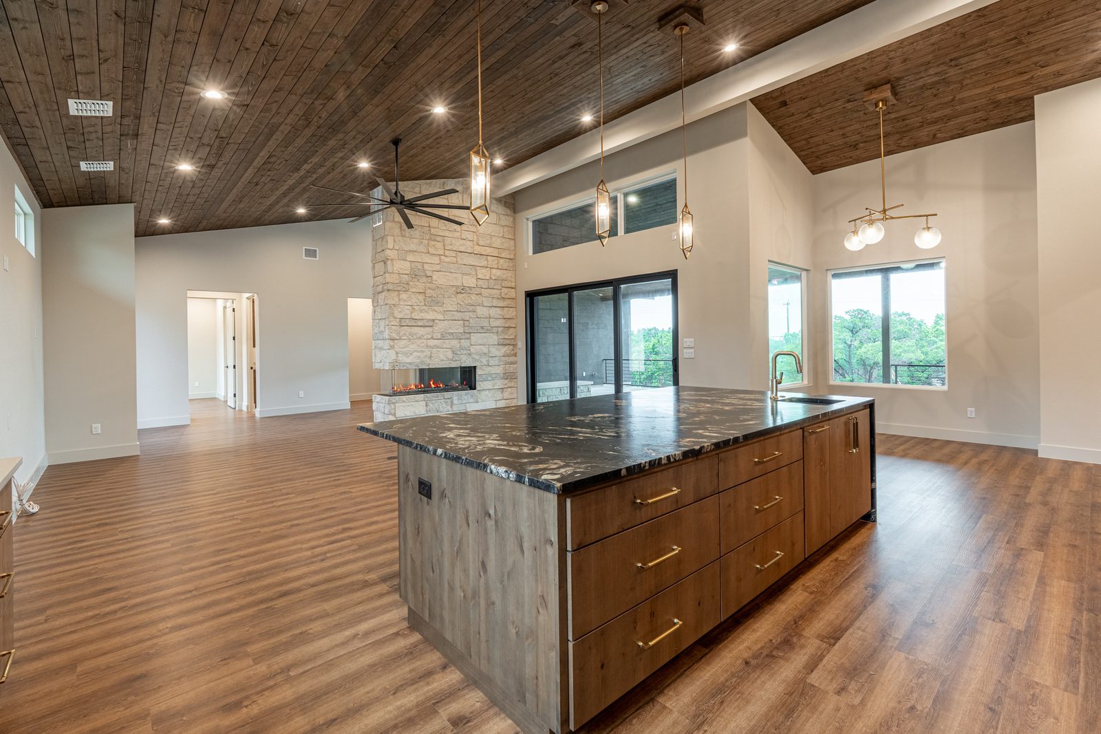 Oak & Stone Residence 6