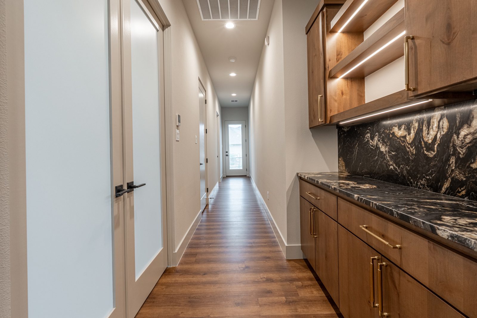 Oak & Stone Residence 7