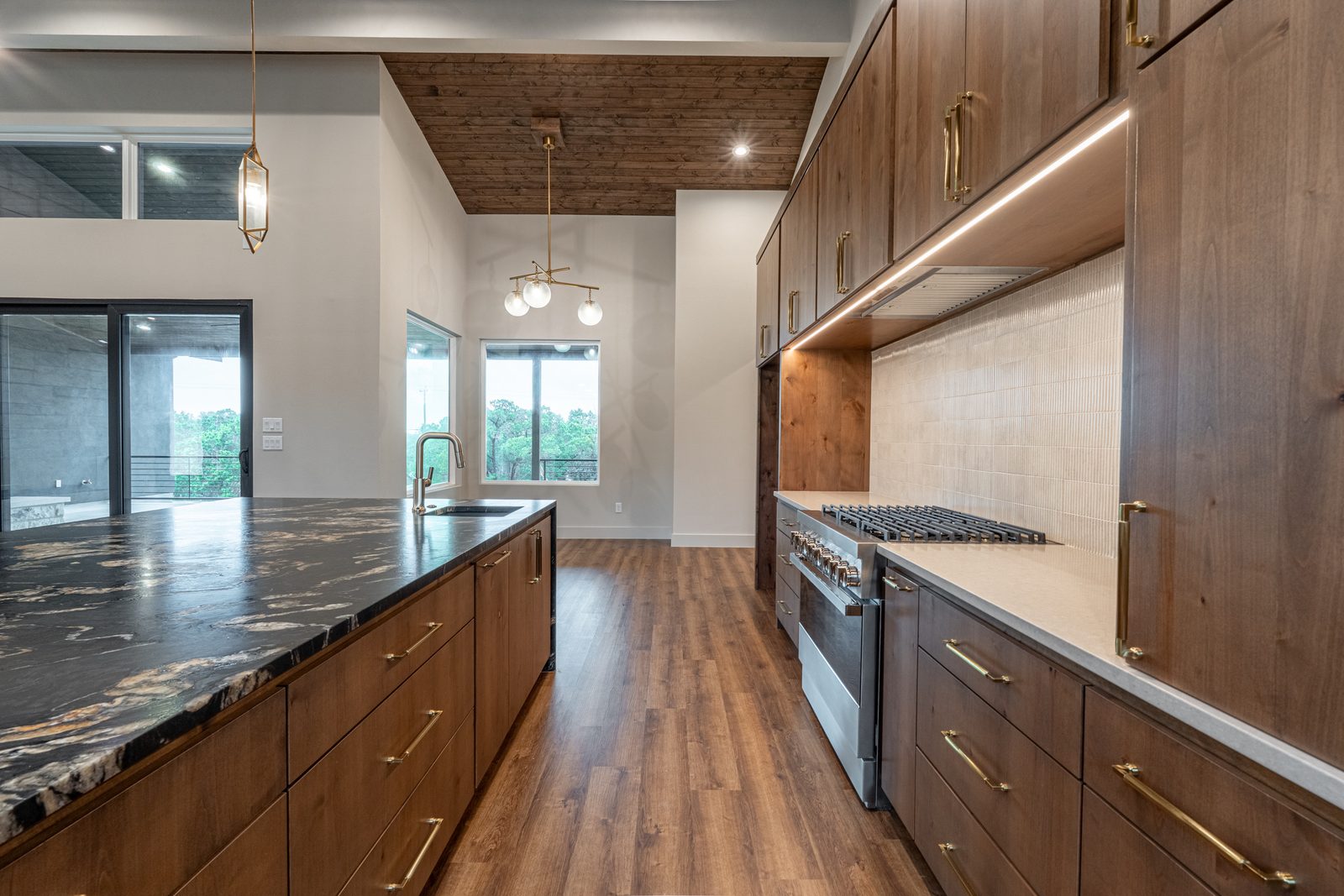 Oak & Stone Residence 12