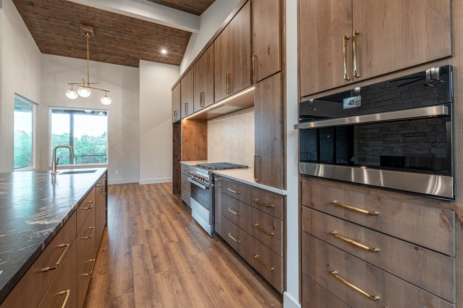 Oak & Stone Residence 13