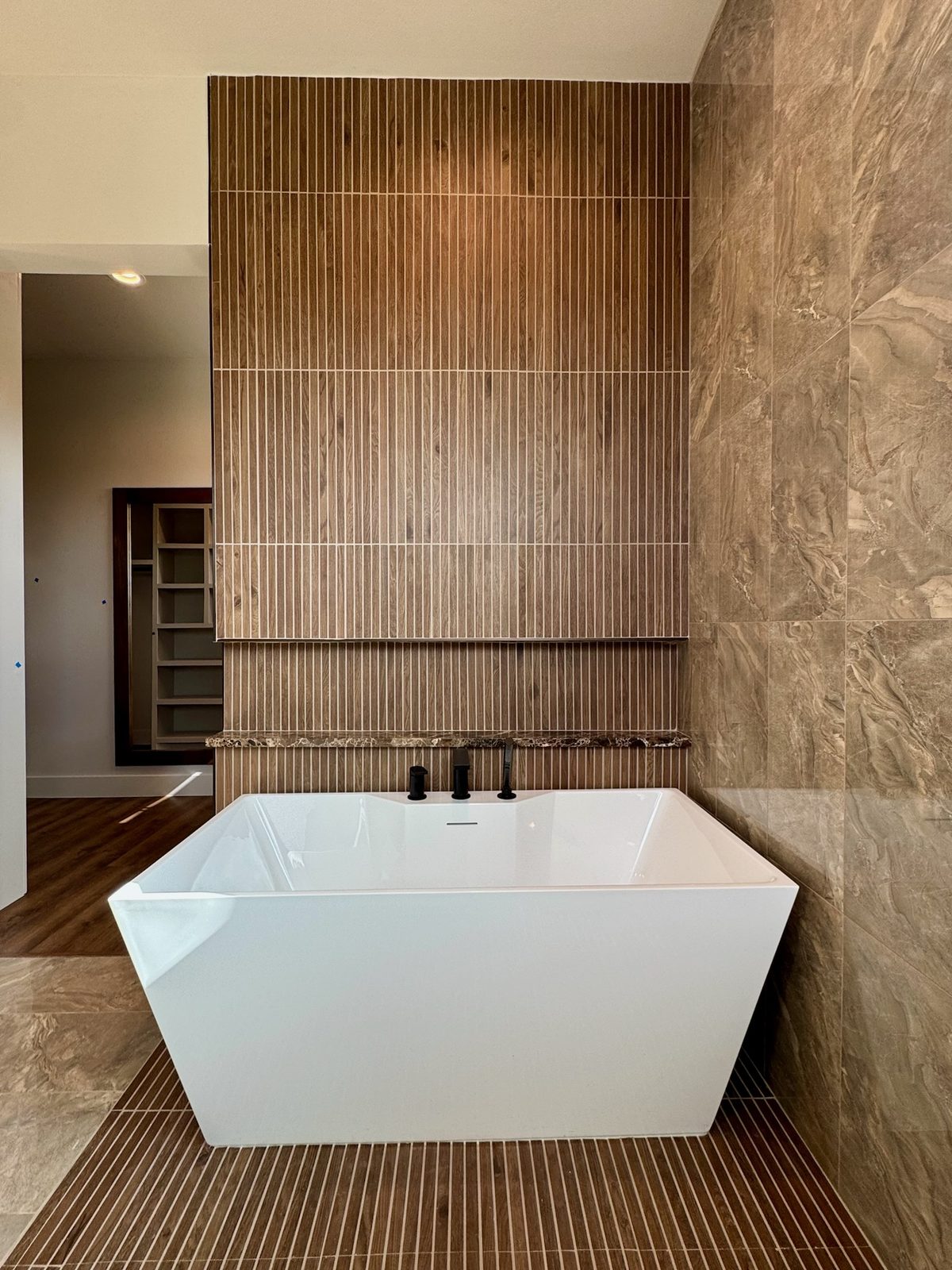 Oak & Stone Residence 16